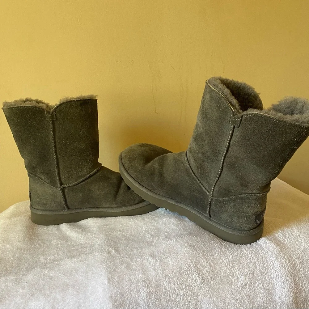 Women’s Gray Marciela Ugg Winter Boots Size 8 With Buttons